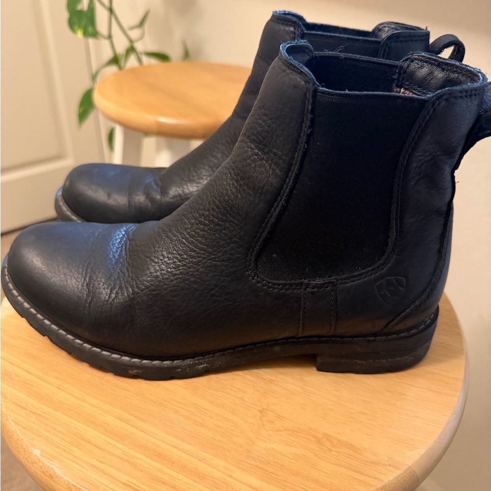 Ariat Black Leather Chelsea Boots